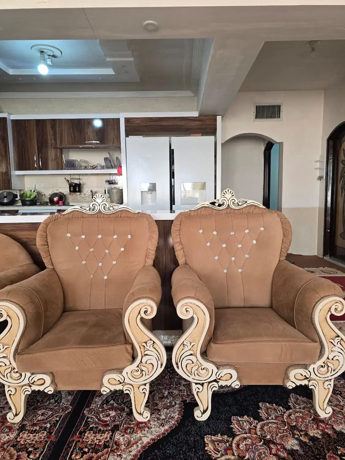 مبل سلطنتی هشت نفره شیک در حد نو|مبلمان خانگی و میز عسلی|لردگان, |دیوار