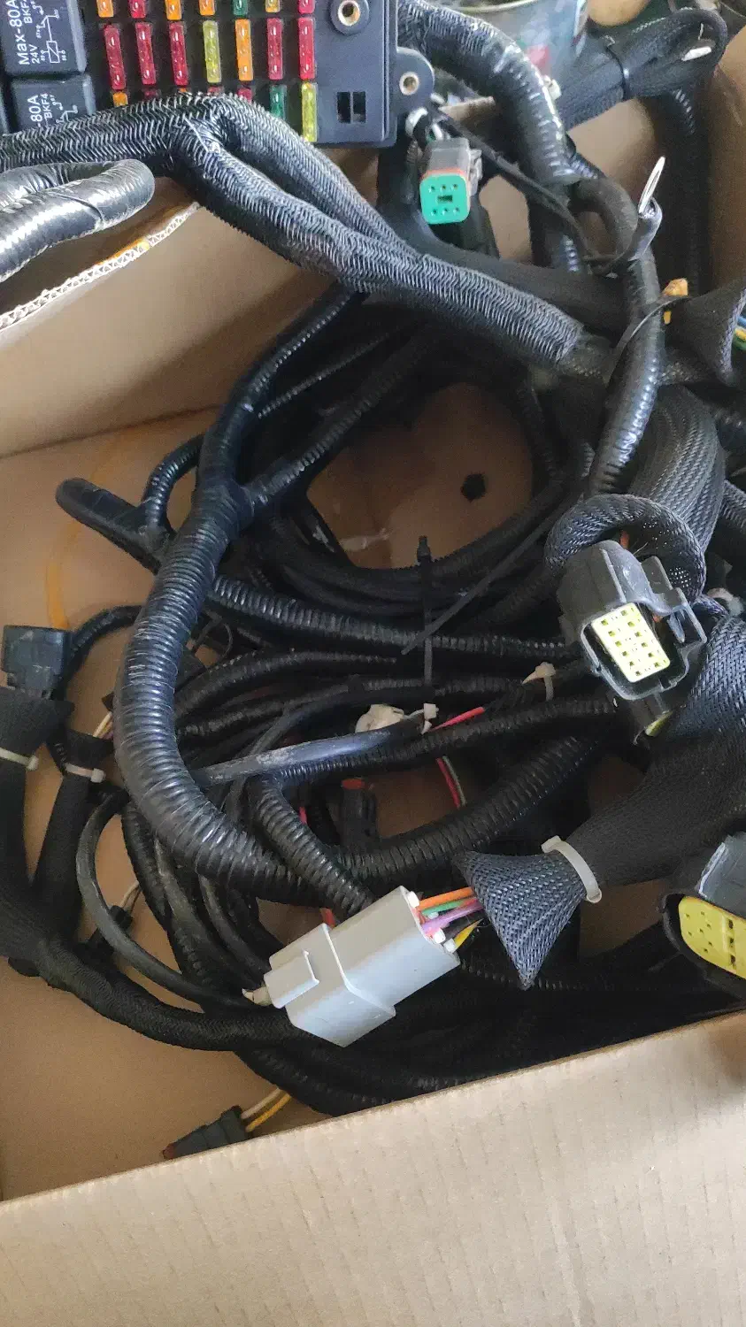 سیم کشی بیل هیوندا 210H|ماشین‌آلات صنعتی|ری, صفاییه (چشمه علی)|دیوار