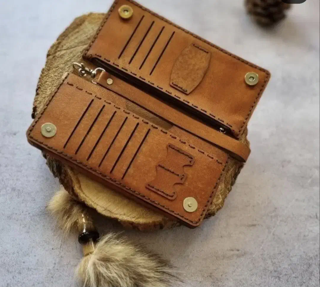 محصولات چرم|کیف، کفش، کمربند|جوانرود, |دیوار