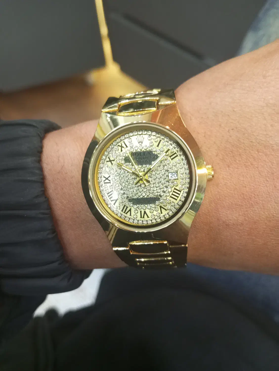 ساعت رولکس|ساعت|شیراز, شاه قلی بیگی|دیوار