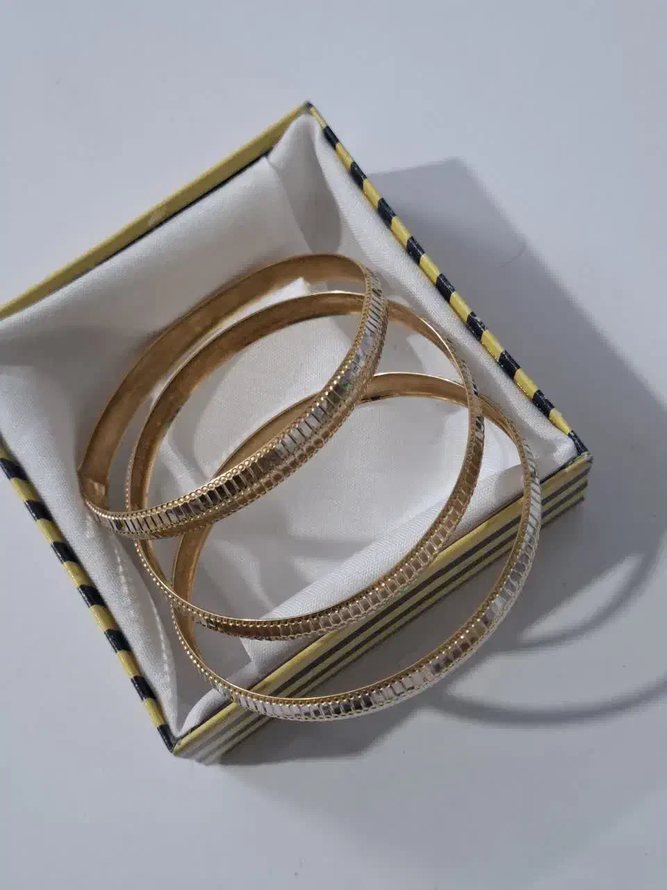 مقداری طلا ۱۳۰ بالای تابلو|جواهرات|قم, چهل درخت‎|دیوار