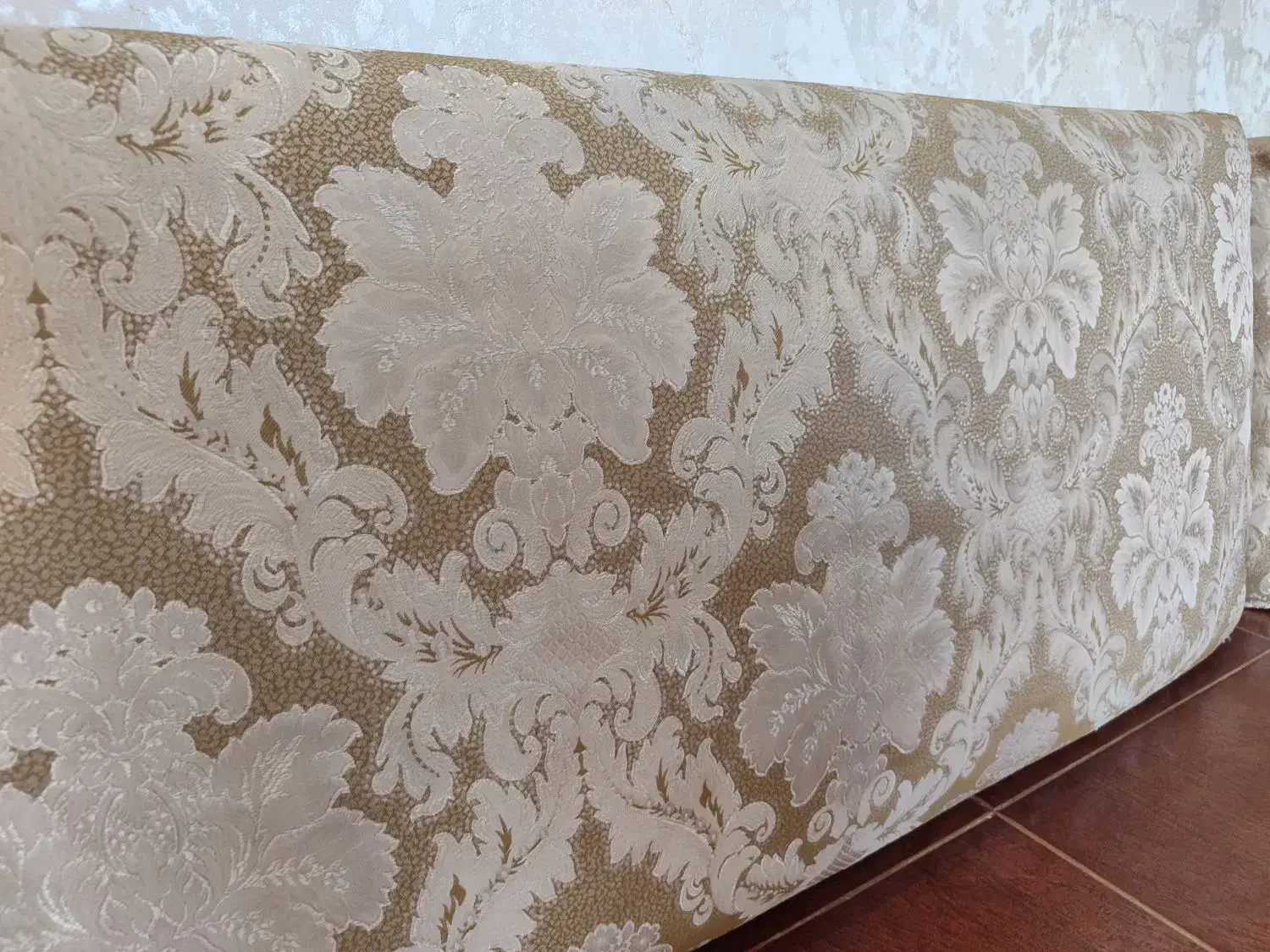 پشتی|پشتی|بروجرد, |دیوار