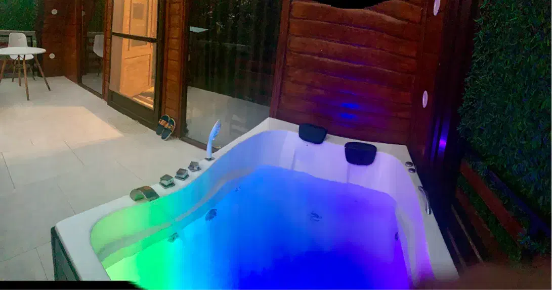 کلبه سوییسی جکوزی دار کنار رودخانه بابلکنار لفور|اجارهٔ کوتاهمدت ویلا و باغ|مرزیکلا, |دیوار