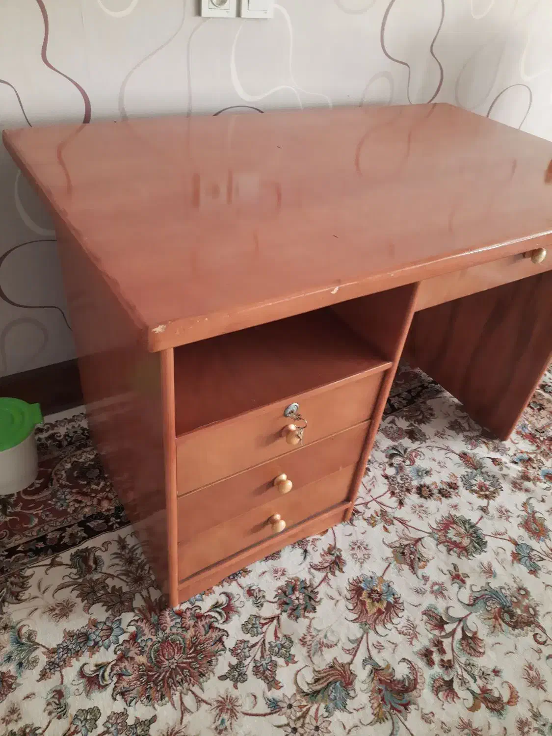 میز تحریر و کامپیوتر|میز تحریر و کامپیوتر|بروجرد, |دیوار