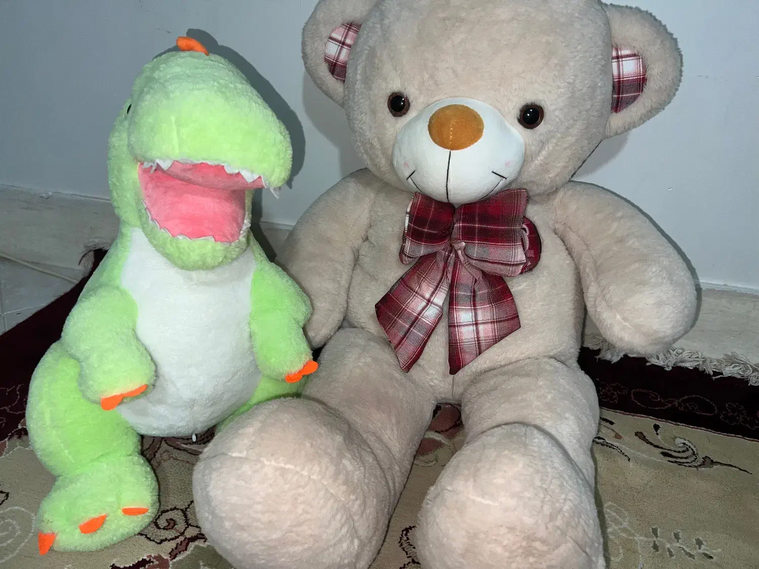 عروسک|اسباببازی بچه|ساوه, |دیوار