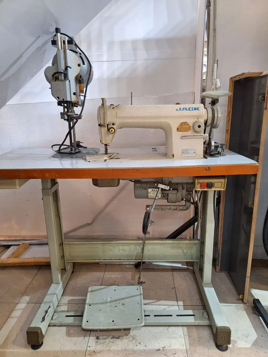 چرخ خیاطی|چرخ خیاطی و ریسندگی|رشت, معلم|دیوار