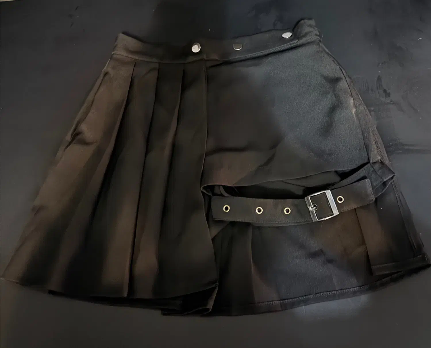 دامن|لباس|کرج, شهرک ولیعصر|دیوار