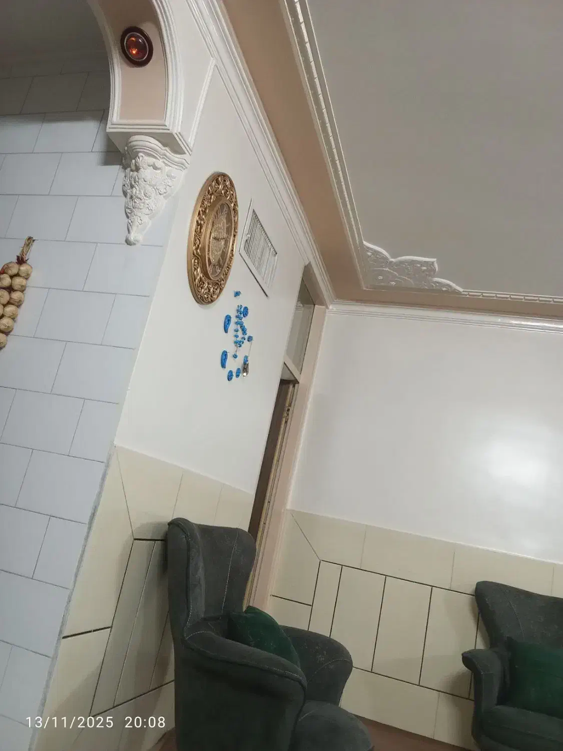 ساعت دیواری طلایی سالم|ساعت دیواری و تزئینی|خمینی‌شهر, |دیوار