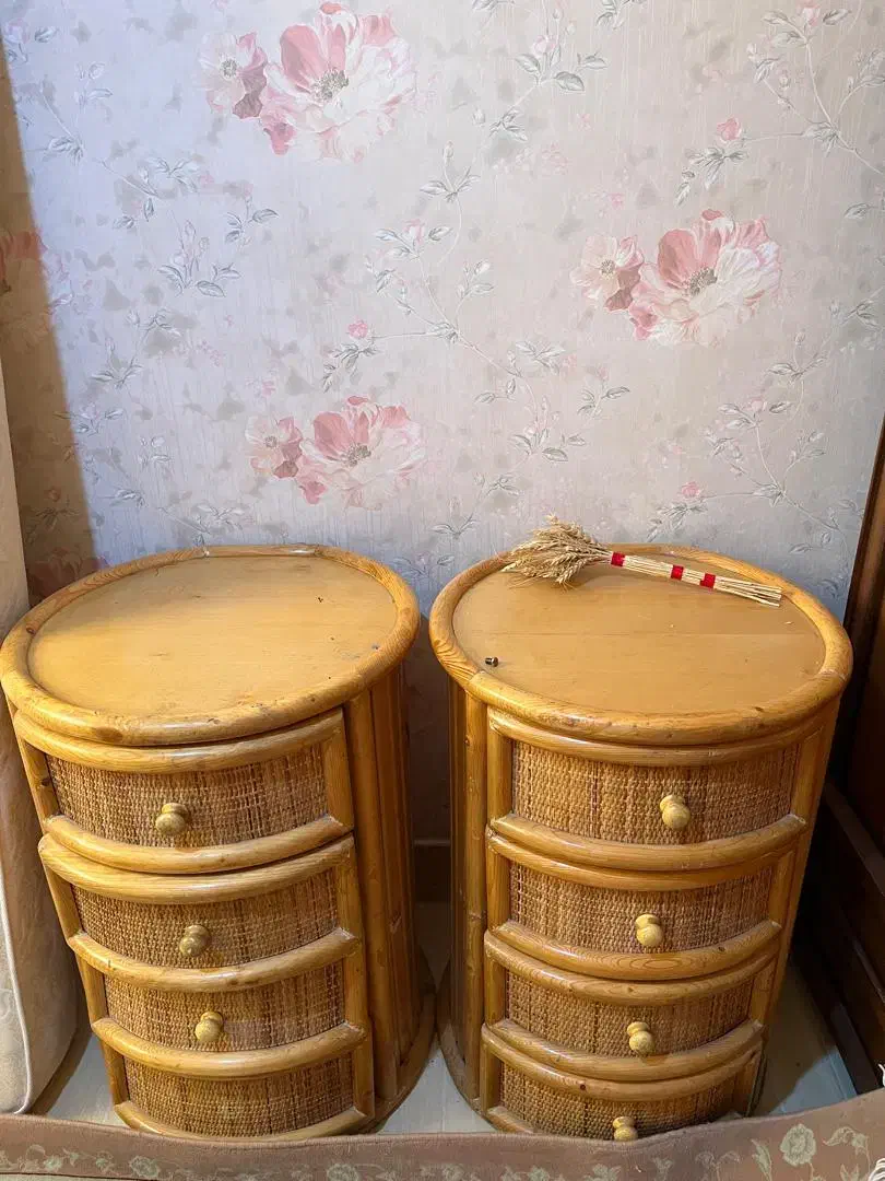 سرویس خواب|تخت و سرویس خواب|صدرا-فارس, فاز ۱|دیوار