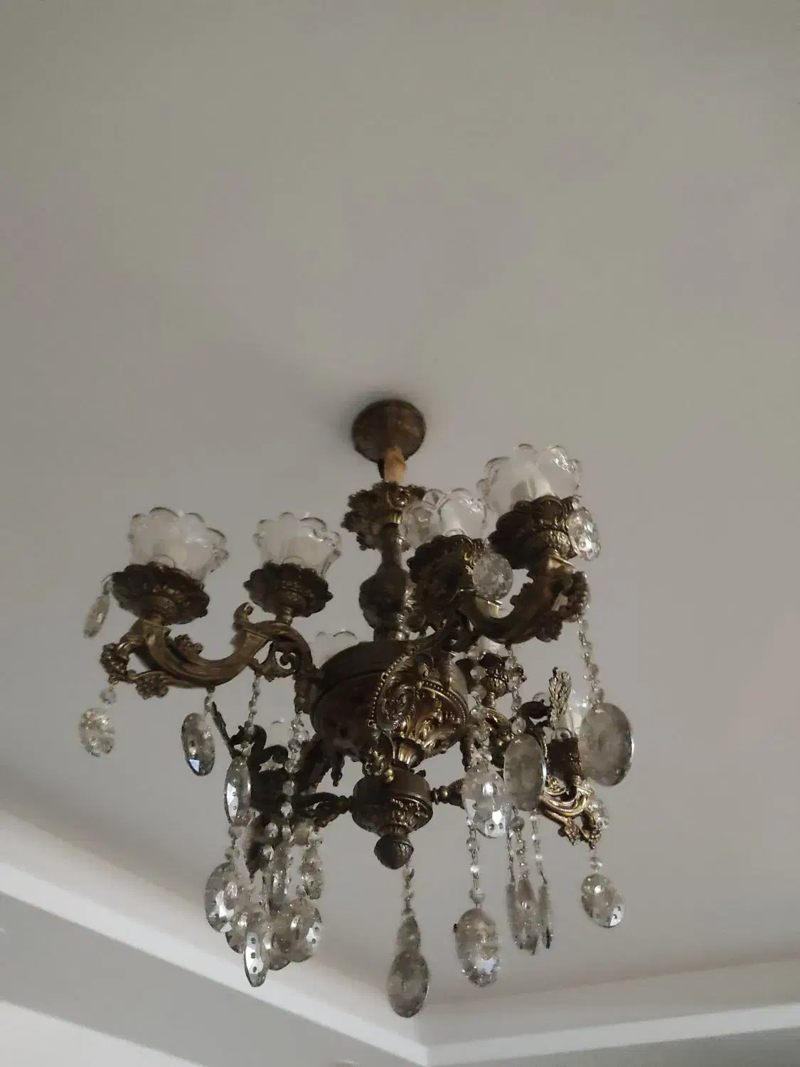 لوستر ۸شاخه برنزی|لوستر و چراغ آویز|اهواز, باغ شیخ|دیوار