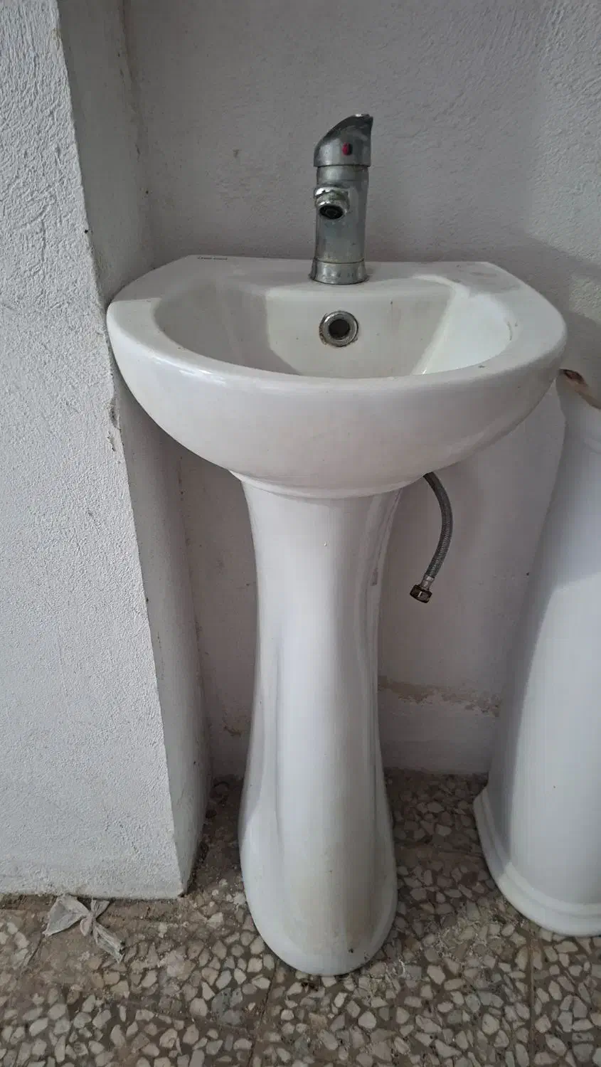 دوعدد روشویی به همراه شیر آلات|لوازم سرویس بهداشتی|رشت, دیلمان|دیوار