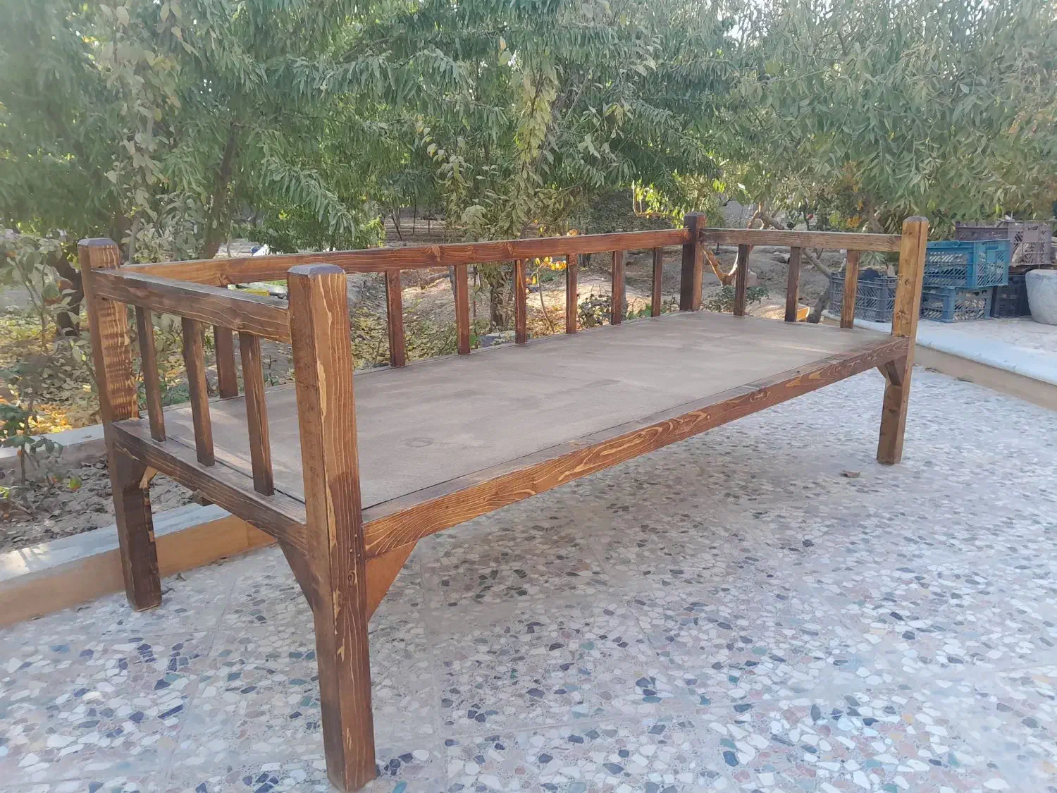 تخت نشیمن|مبلمان خانگی و میز عسلی|نجف‌آباد, گلدشت|دیوار