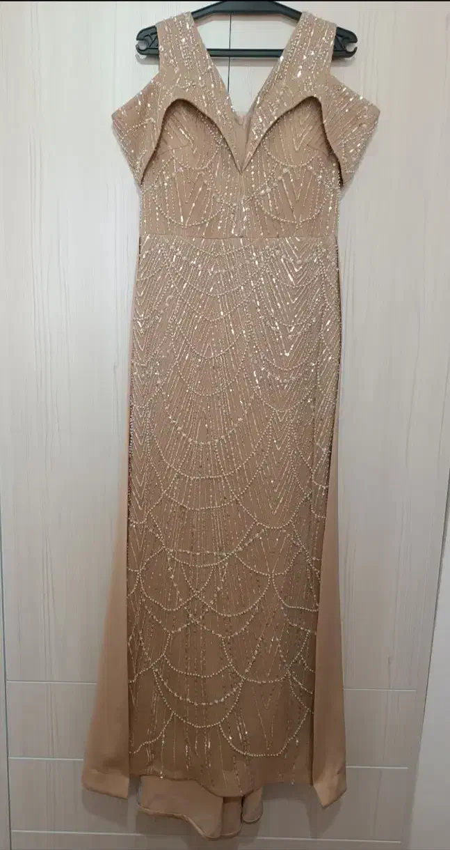 لباس مجلسی در حد نو|لباس|رباطکریم, مسکن مهر آبشناسان|دیوار