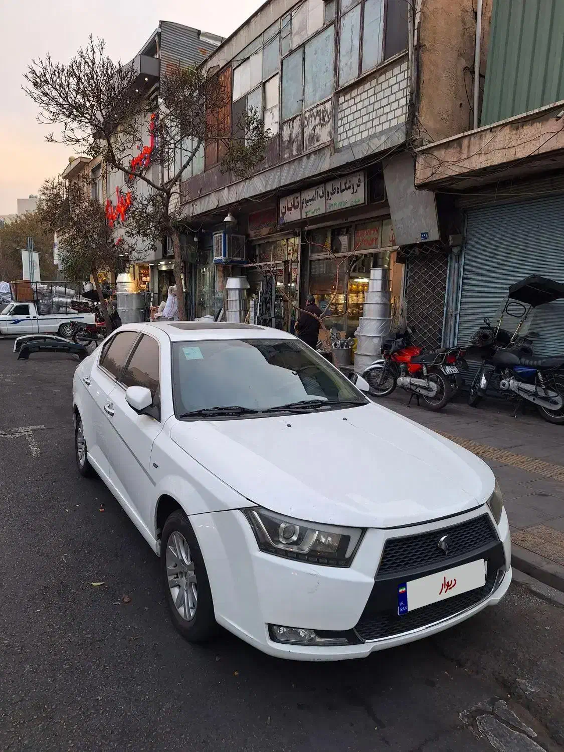 دنا پلاس مدل ۹۷ سانروفدار|خودرو سواری و وانت|تهران, آهنگ|دیوار