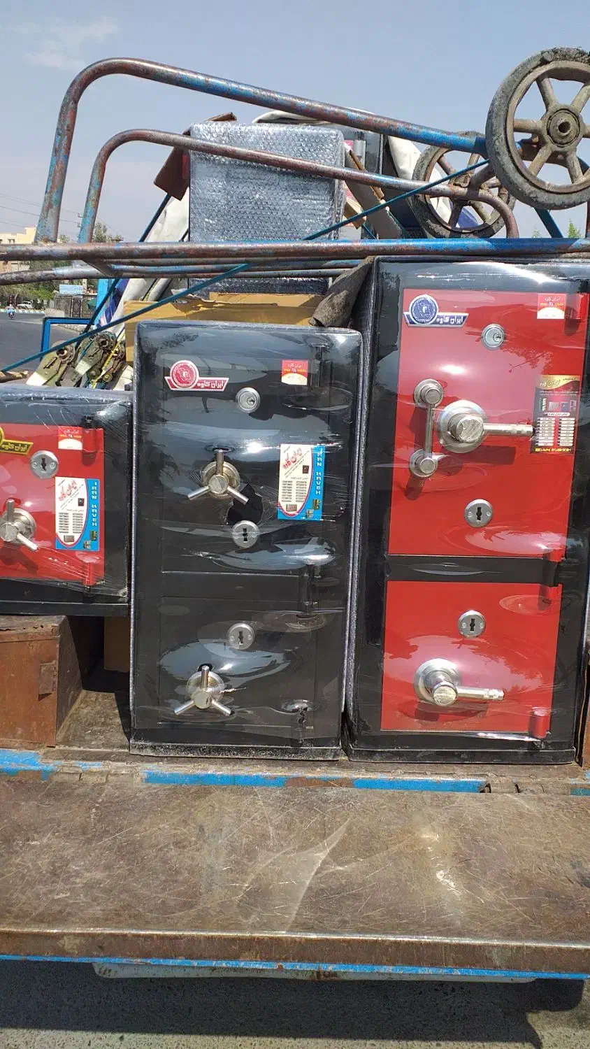 گاوصندوق|دفتر کار|ایذه, |دیوار