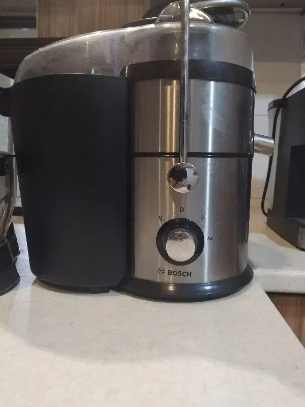 آبمیوه گیری ۴کاره مارک بوش بهمرا وسایل|آبمیوهگیر و آبمرکباتگیر|کرج, گلستان|دیوار