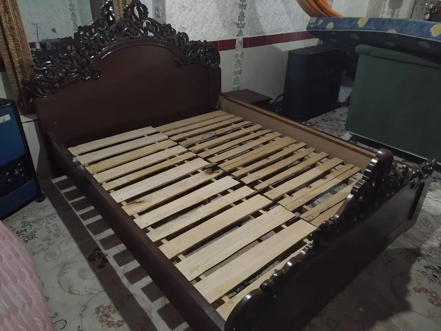 تخت خاب دونفره چوب روس بهترین چوب خیلی تمیز نو|تخت و سرویس خواب|نیشابور, شهرک رسولی|دیوار