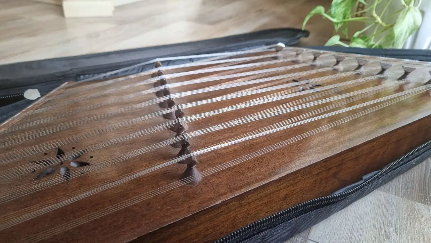 سنتور|سازهای سنتی|صومعه‌سرا, |دیوار