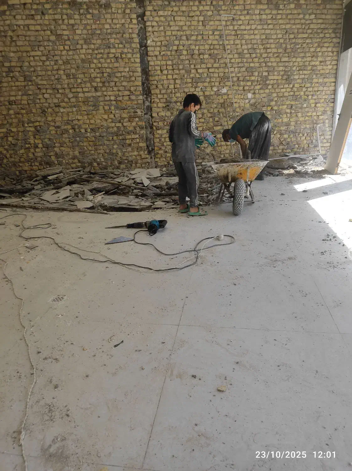 کنده کاری تخریب باپیکورحمل نخاله قیمت مناسب توافقی|خدمات پیشه و مهارت|سمنان, |دیوار