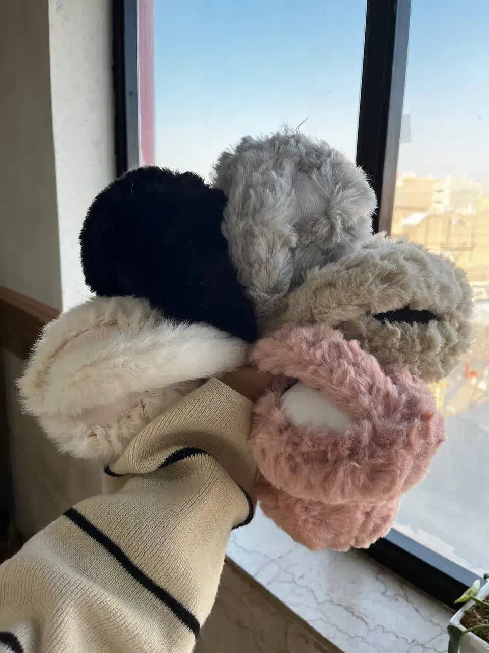 گوش گیر تدی تاشو|لباس|پاکدشت, پاکدشت (مامازند)|دیوار