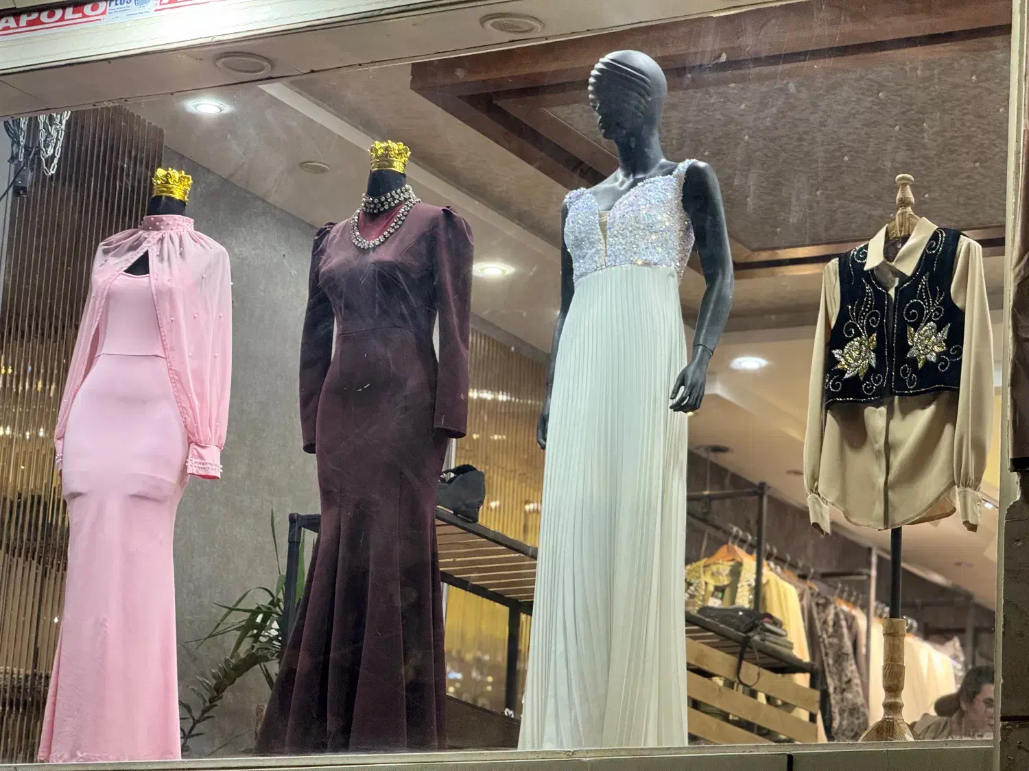 مرون ترال|لباس|فولادشهر, B2|دیوار