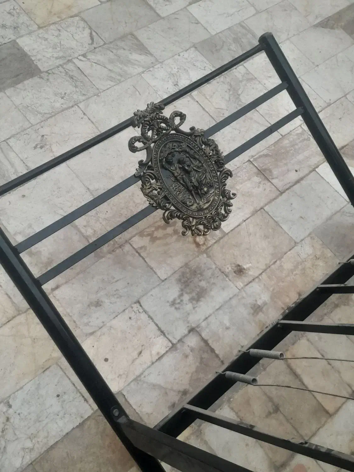 تختخواب یه نفری فلزی سالم|تخت و سرویس خواب|قم, چهل درخت‎|دیوار