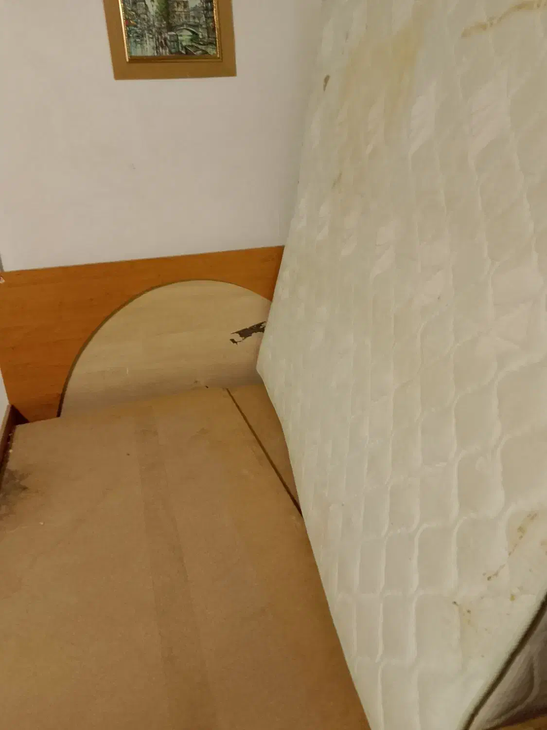 فروش|تشک تختخواب|کیش, |دیوار