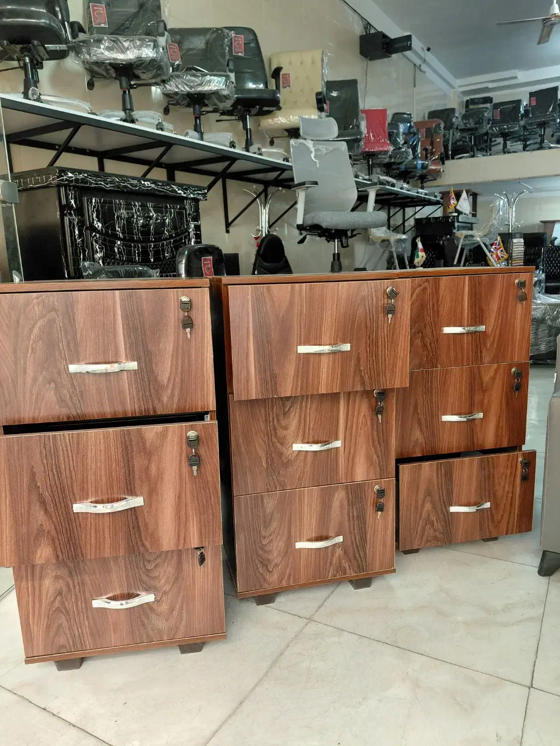 صندلی کد ۶۸۸۳ میز کد ۷۵۵۵۳ فایل ۳ کشوکد۶۶۴|مبلمان اداری|کرج, حصارک پایین|دیوار