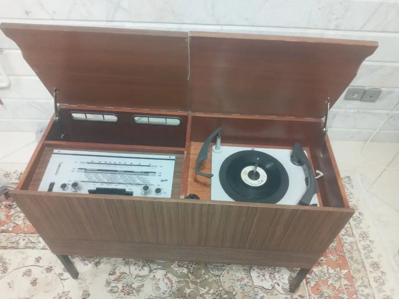 رادیو گرام|کلکسیون اشیاء عتیقه|تیران, |دیوار