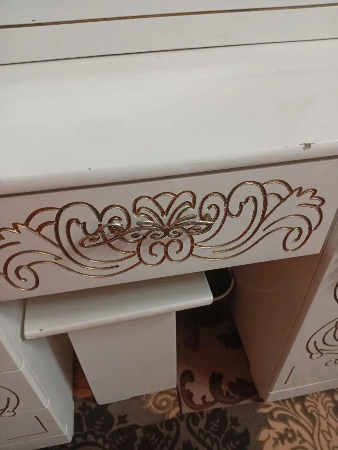 میز آرایش درحدنو|تخت و سرویس خواب|قم, قلعه کامکار|دیوار