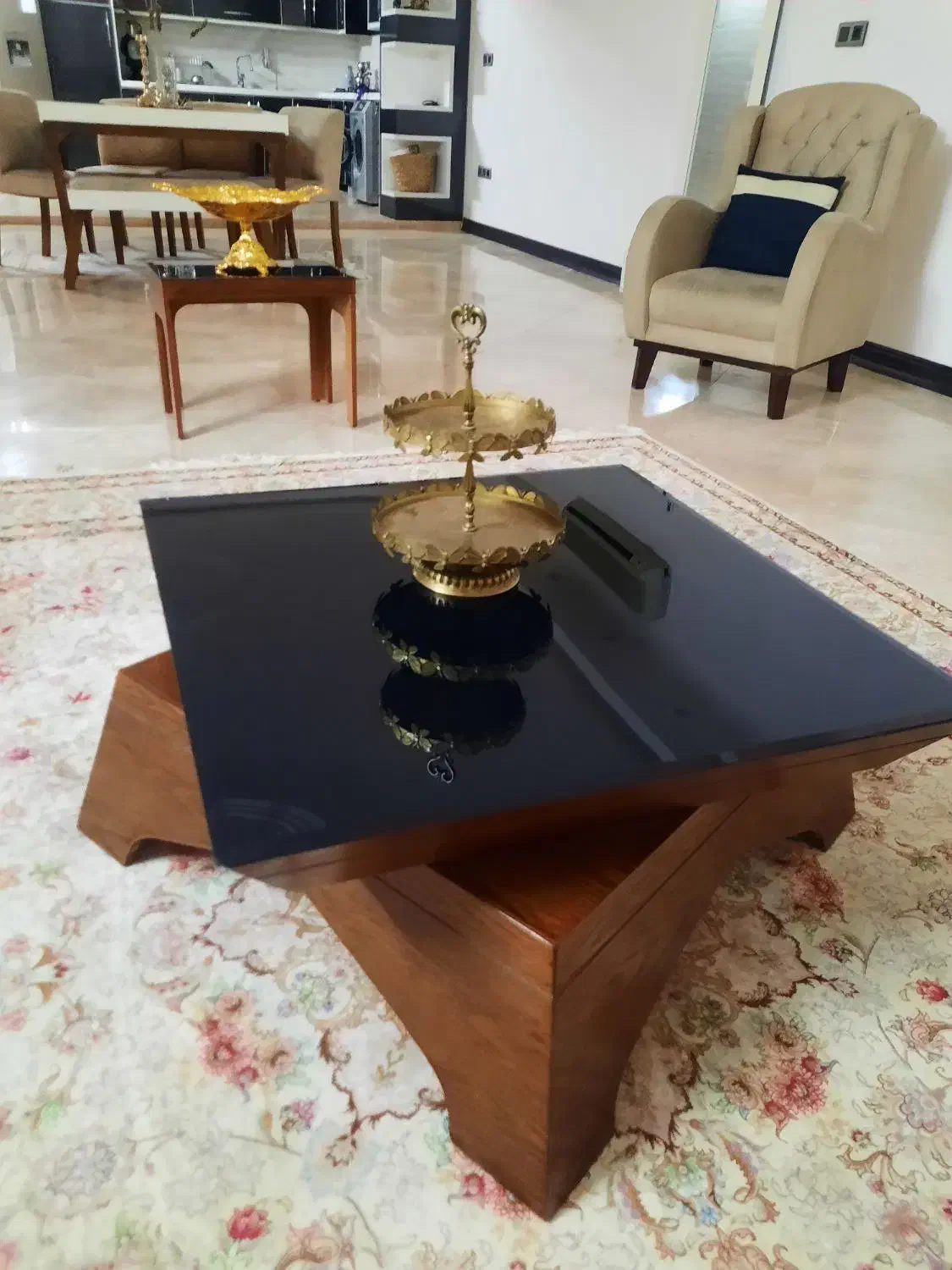 مبل راحتی همراه با میز ناهار خوری|مبلمان خانگی و میز عسلی|قنوات, |دیوار