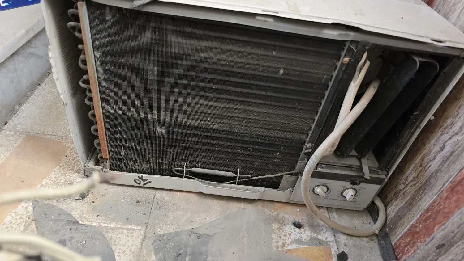 دوعدد کولر|کولر گازی و فن‌کوئل|جم, |دیوار