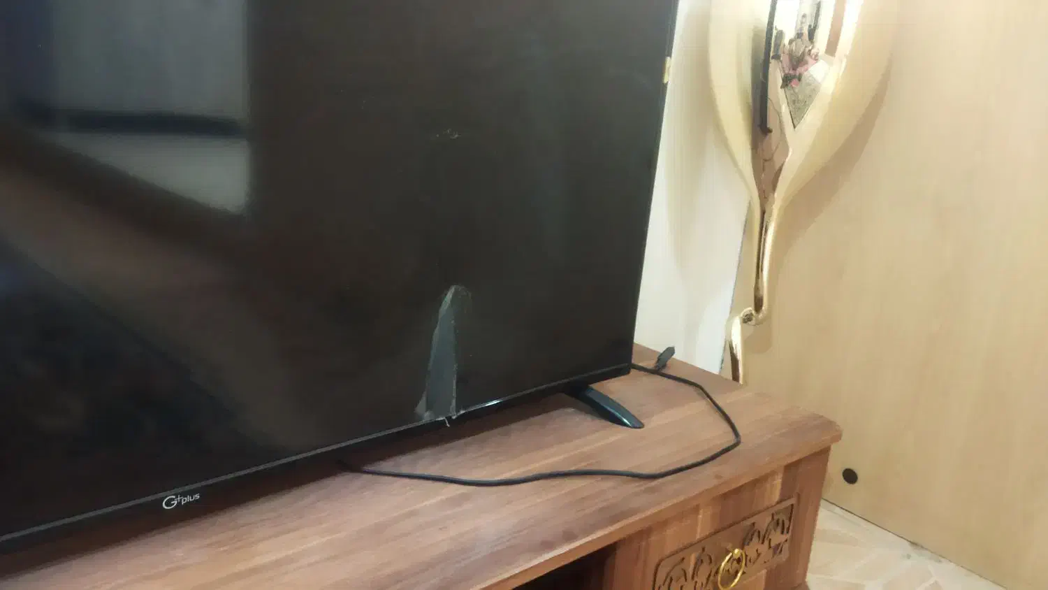 تلویزیون|تلویزیون و پروژکتور|قدس, شهر‌قدس|دیوار