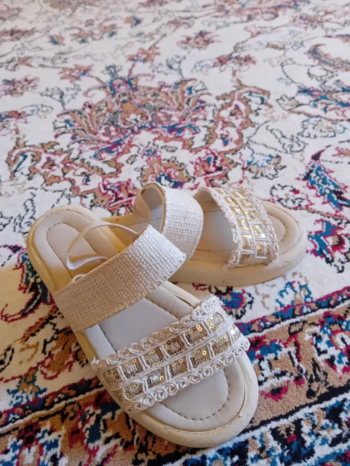 یک جفت صندل|کیف، کفش، کمربند|قشم, |دیوار