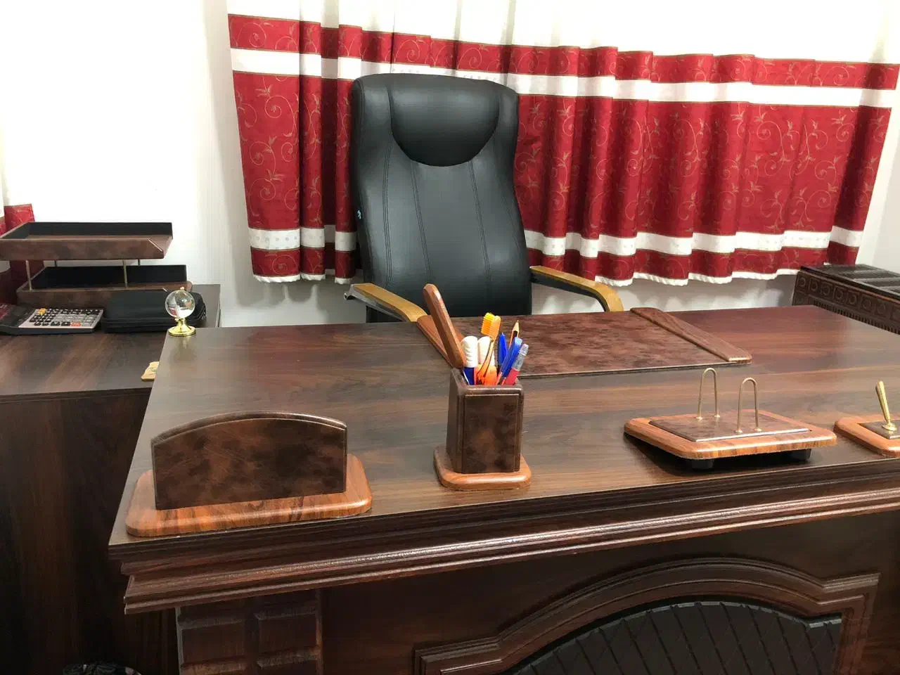 میزوصندلی اداری|دفتر کار|کاشان, دروازه فین|دیوار