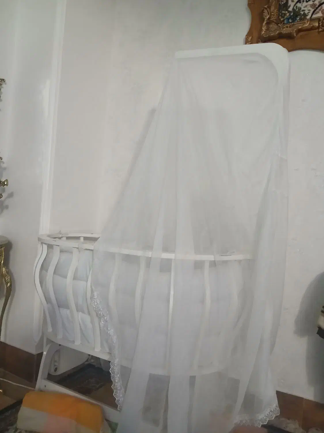 گهواره چوبی سفید وزیبا|تخت و صندلی بچه|محمدیه-قزوین, |دیوار