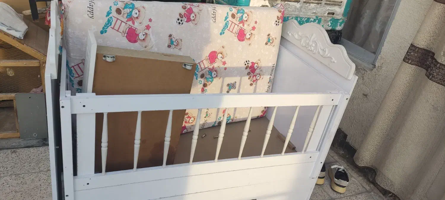 تخت خواب به همراه تشک|تخت و صندلی بچه|مشهد, کوی دروی|دیوار