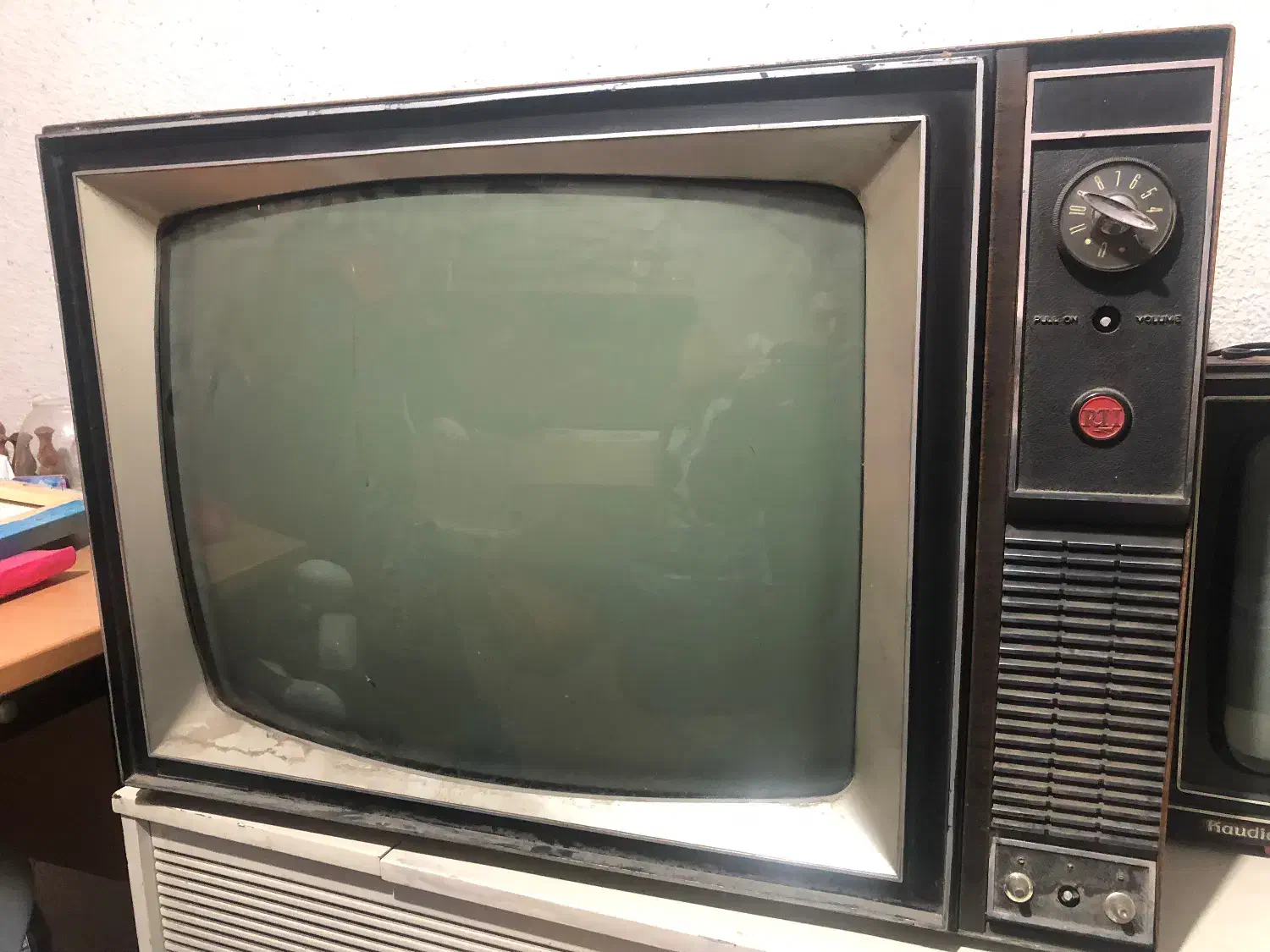 تلویزیون قدیمی|کلکسیون اشیاء عتیقه|تهران, اختیاریه|دیوار