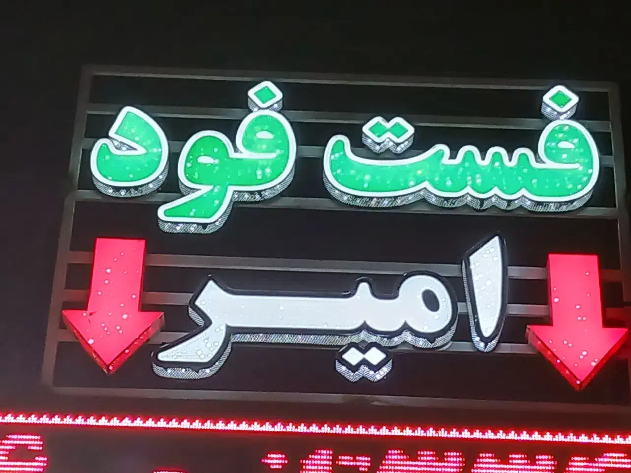 به اشپز و کمک اشپز نیازمندیم|استخدام خدمات فروشگاه و رستوران|ری, دیلمان|دیوار