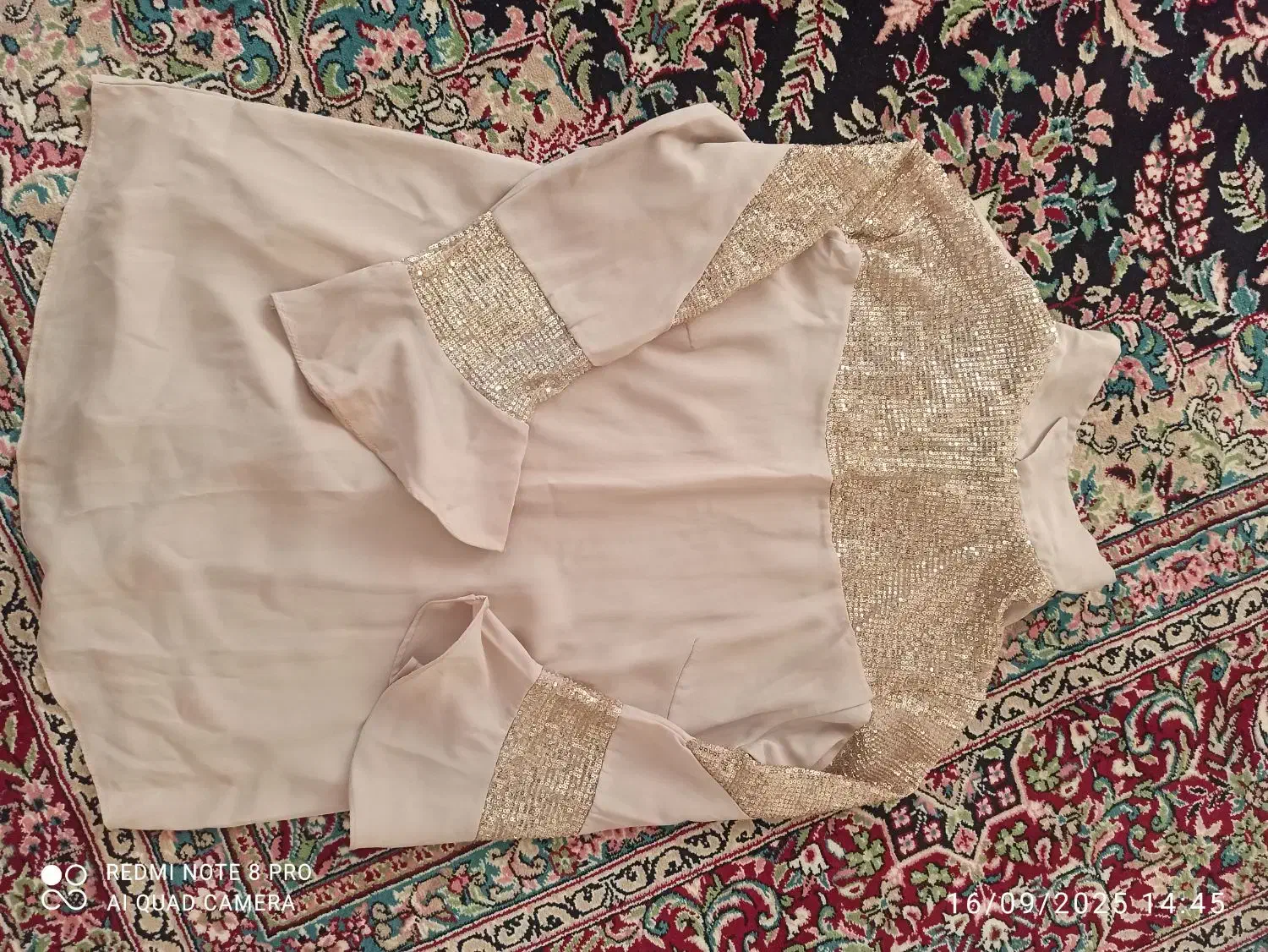 شومیز|لباس|سنقر, |دیوار