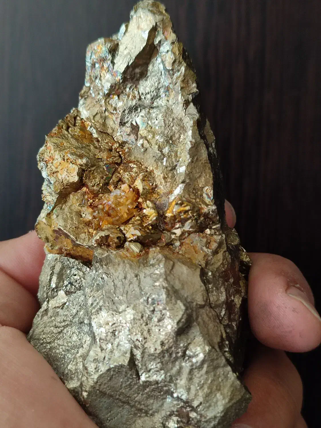 سنگ فلزی طلایی دارای عناصر طلا|جواهرات|شیراز, فرهنگ شهر|دیوار