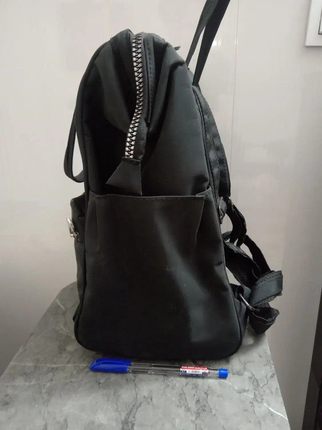 کوله مدرسه|کیف، کفش، کمربند|مشهد, عامل|دیوار