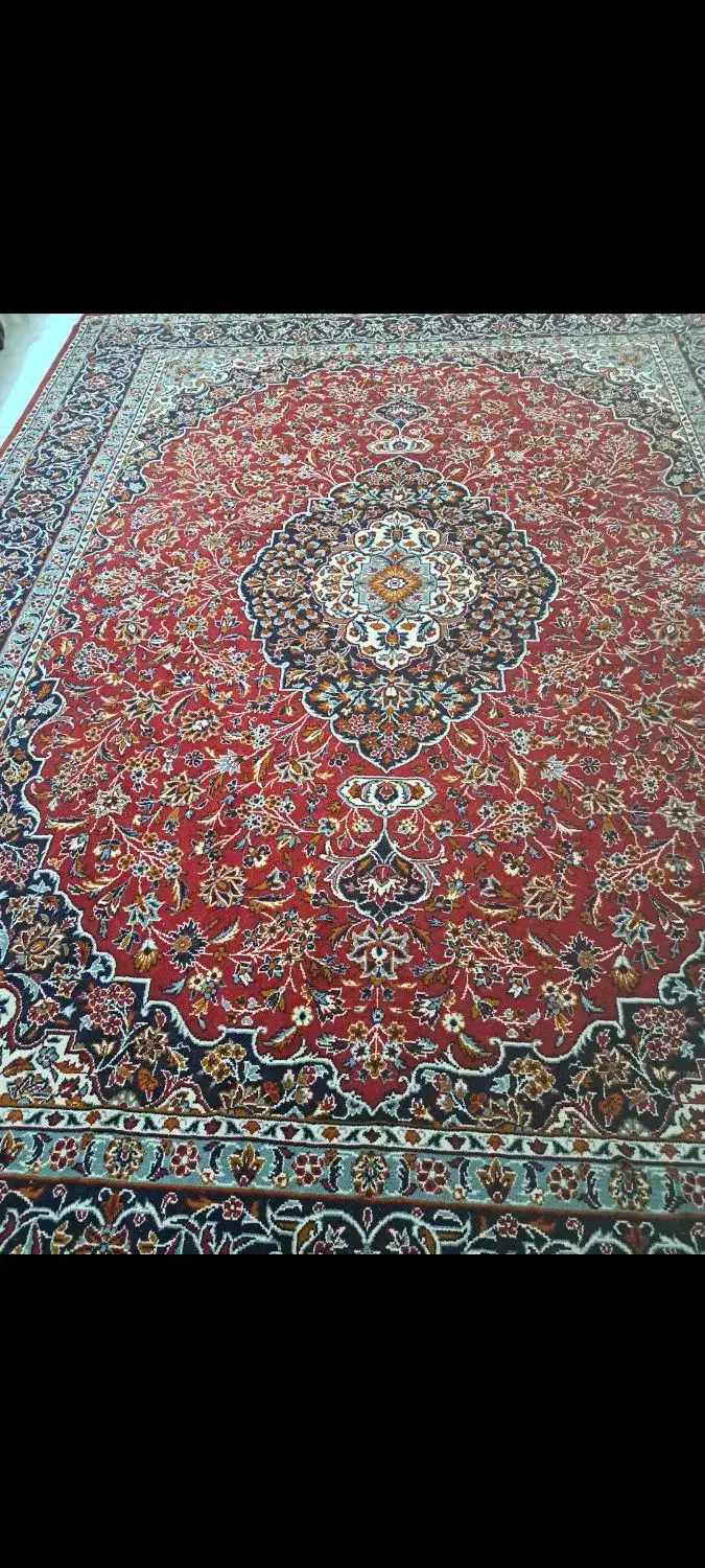 دو عدد فرش وچهار عدد صندلی ناهار خوری|فرش|بروجرد, |دیوار