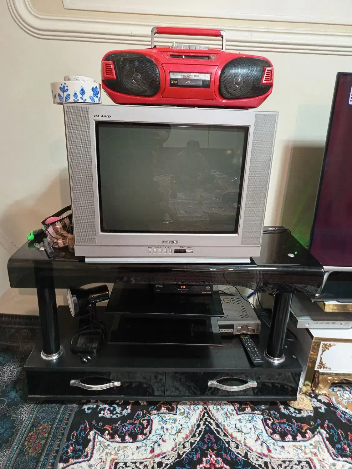 تلویزیون 21 اینج شفاف دیجیتال میز همش ۱۸۰۰|تلویزیون و پروژکتور|اهر, |دیوار