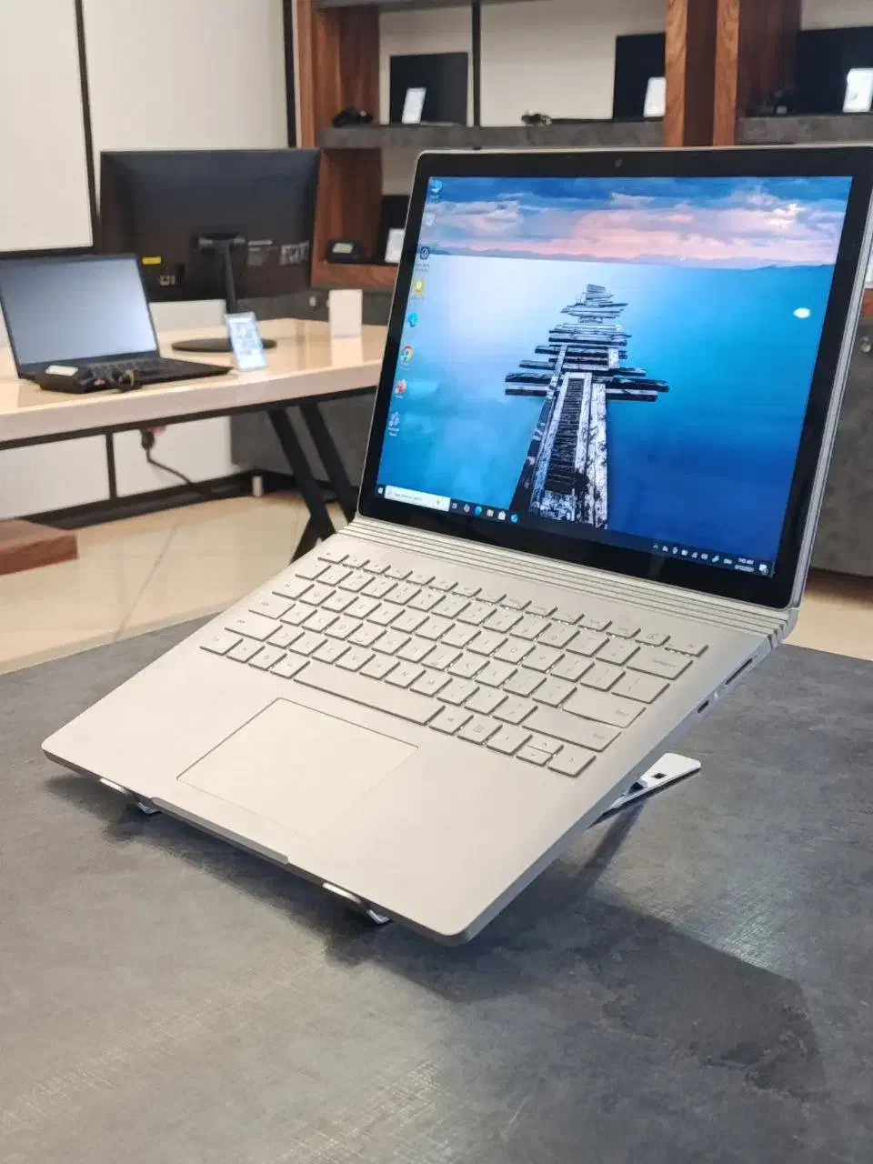 لپتاپ سبک مناسب دانشجویان Surface Book 2|رایانه همراه|قم, صفائیه|دیوار