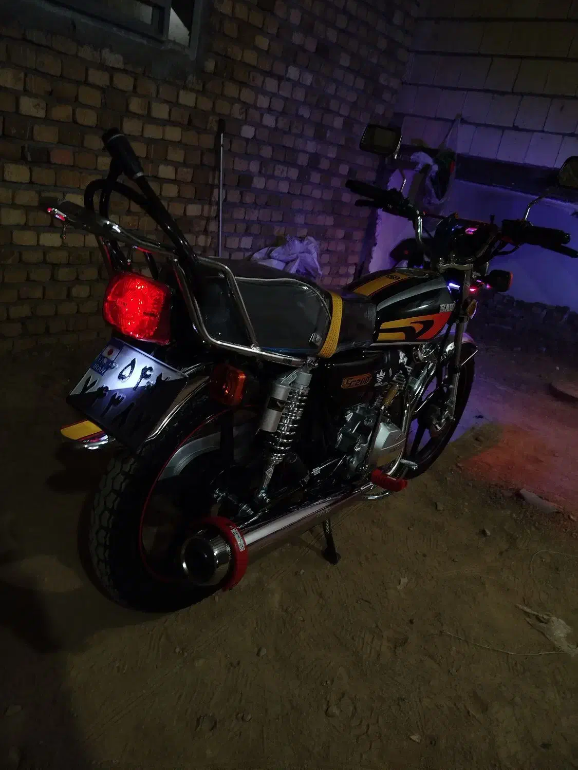 ۲۰۰ مدل ۴۰۳|موتورسیکلت|خرمآباد, |دیوار