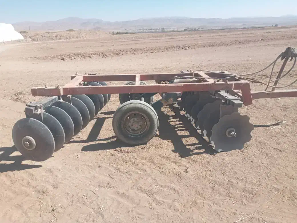 دیکس تراکتور|ماشین‌آلات صنعتی|سمیرم, |دیوار