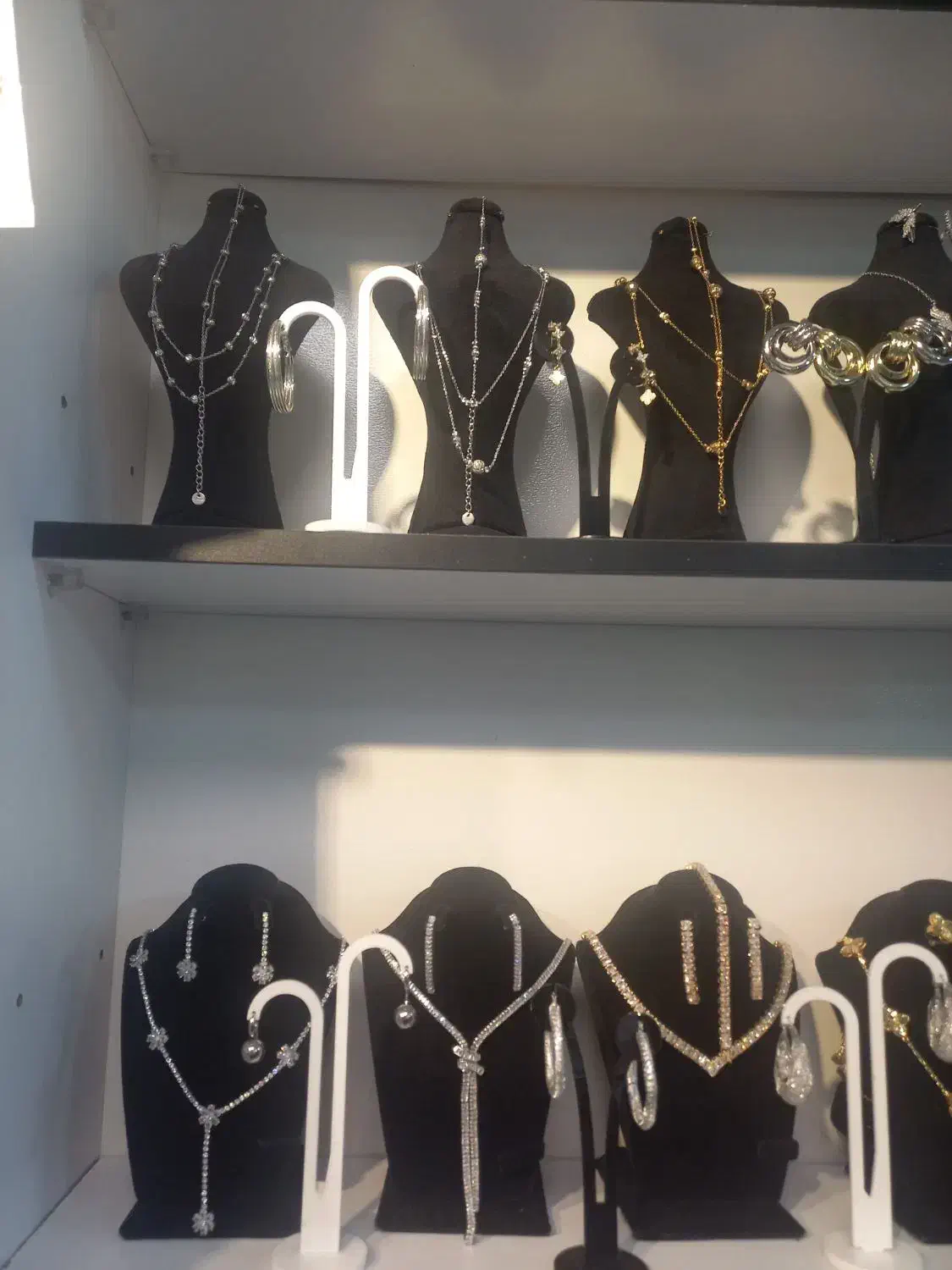 مانکن بدلیجات|زیورآلات و اکسسوری|هشتگرد, هشتگرد قدیم|دیوار