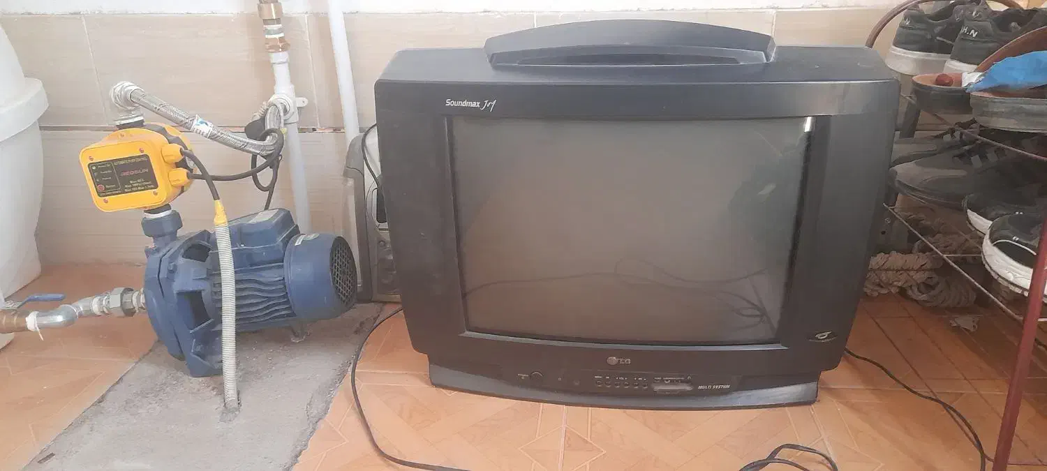 تلوزیون رنگی سالم|تلویزیون و پروژکتور|مبارکه, |دیوار