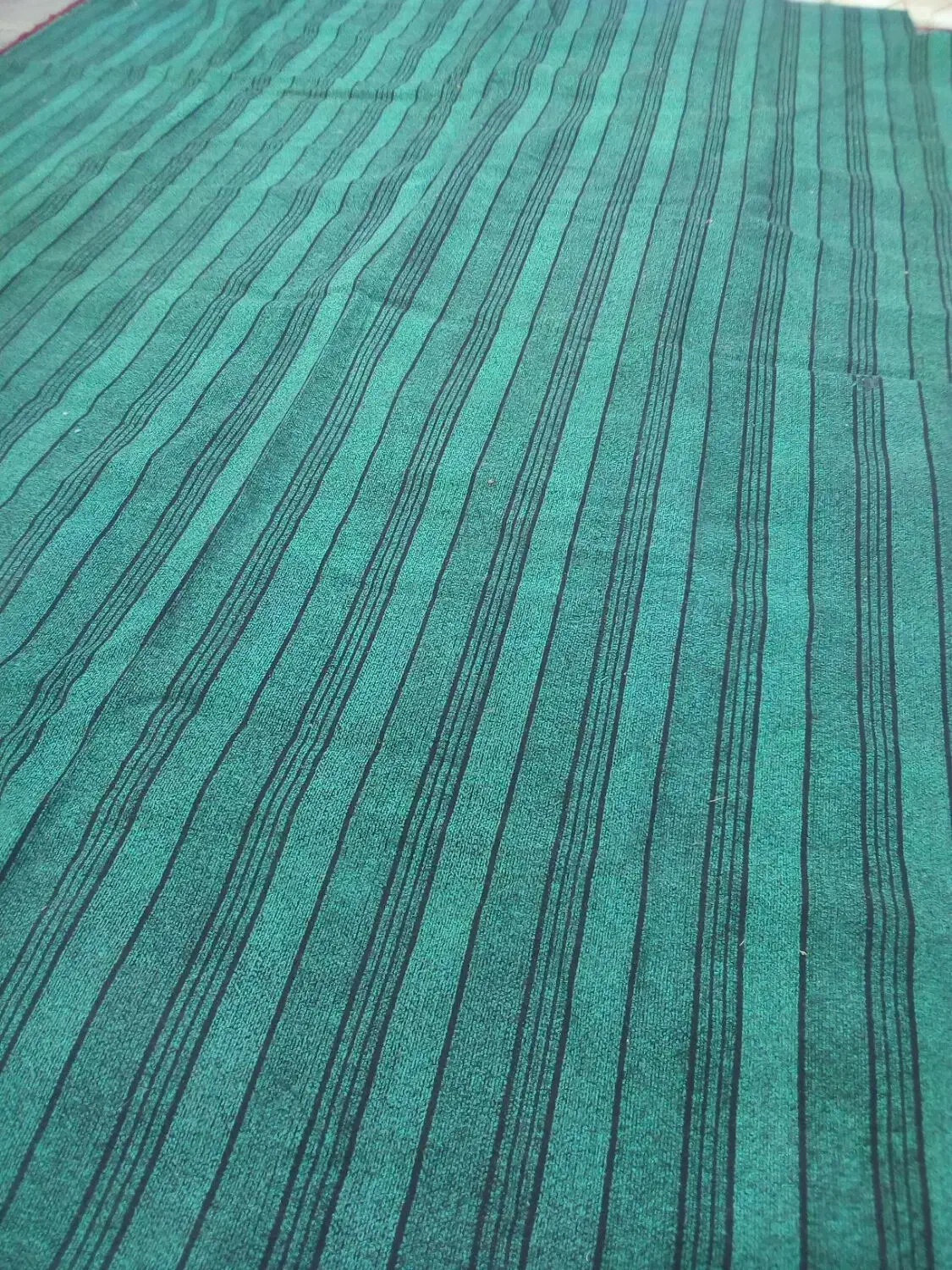 قالی زمینه لاکی|فرش|نیشابور, مدرس|دیوار